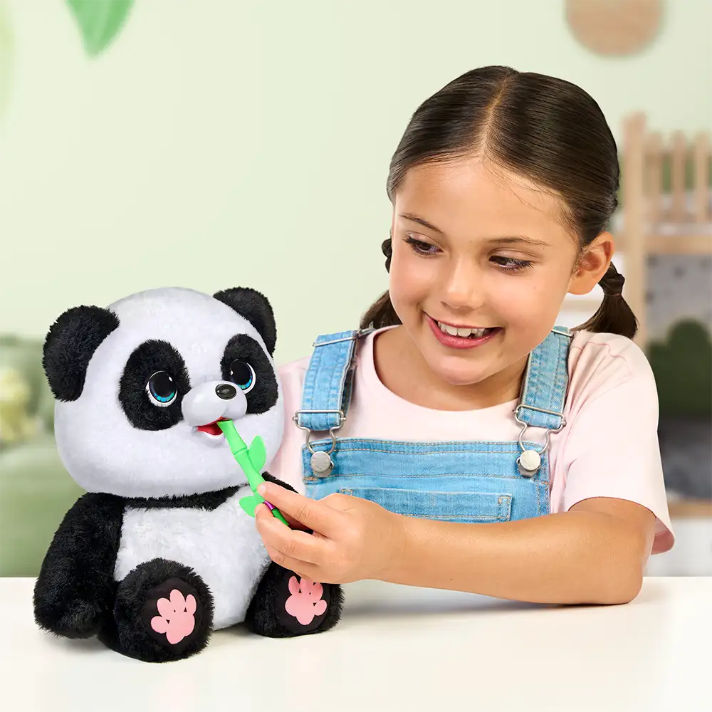 Little Live Pets Mascota Panda Bebe Interactivo Sonidos Mueve Piernas Usa Pelela - Imagen 4